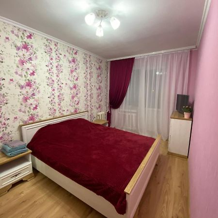 קאמיאנטס - פודיסקי Затишна 2-Х Кімнатна Квартира - Дім מראה חיצוני תמונה